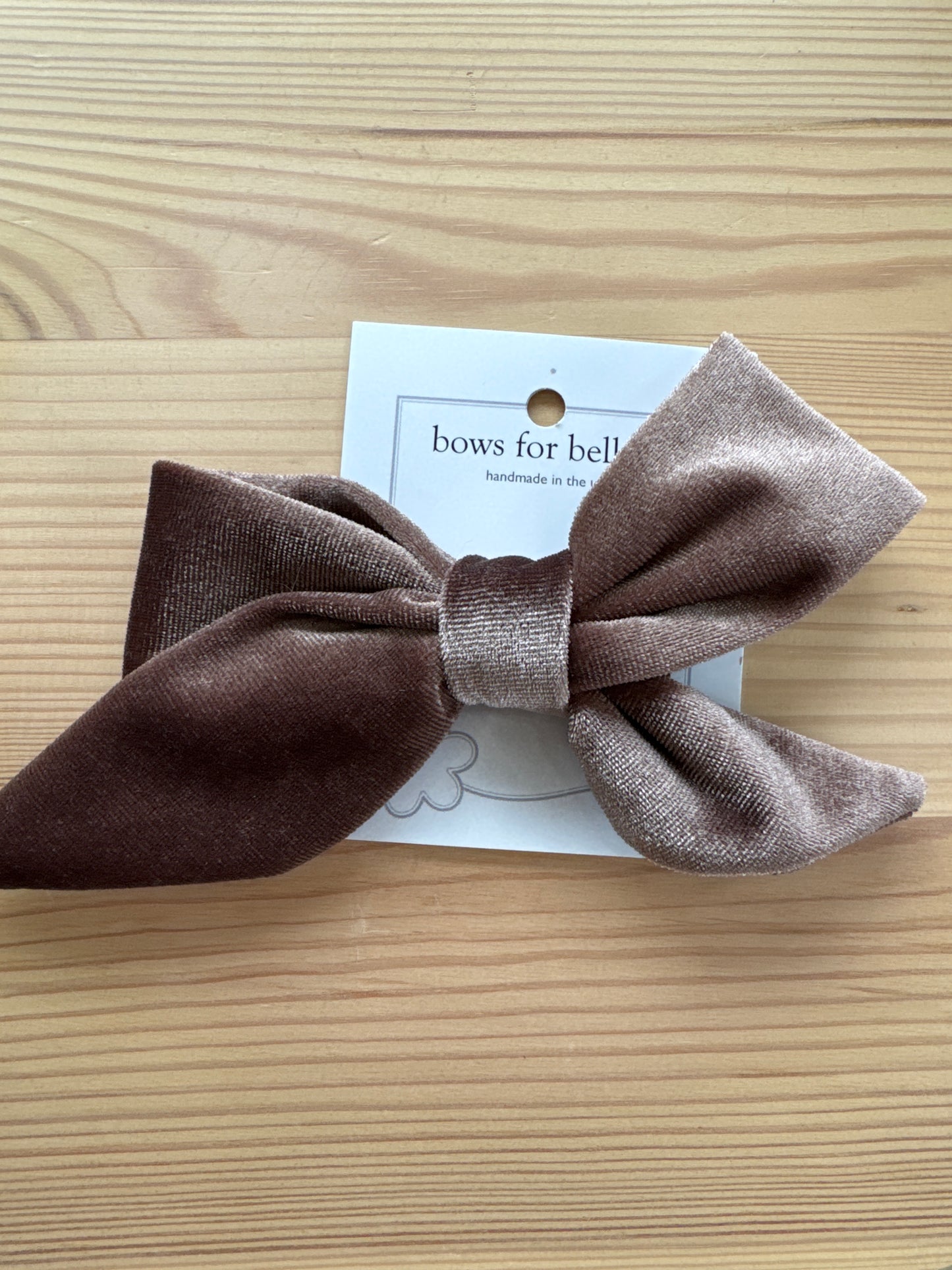 Large Velvet Bow-Lt Brown