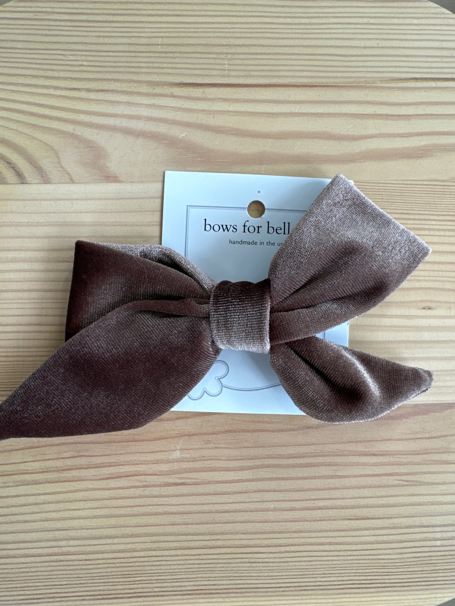 Large Velvet Bow-Lt Brown