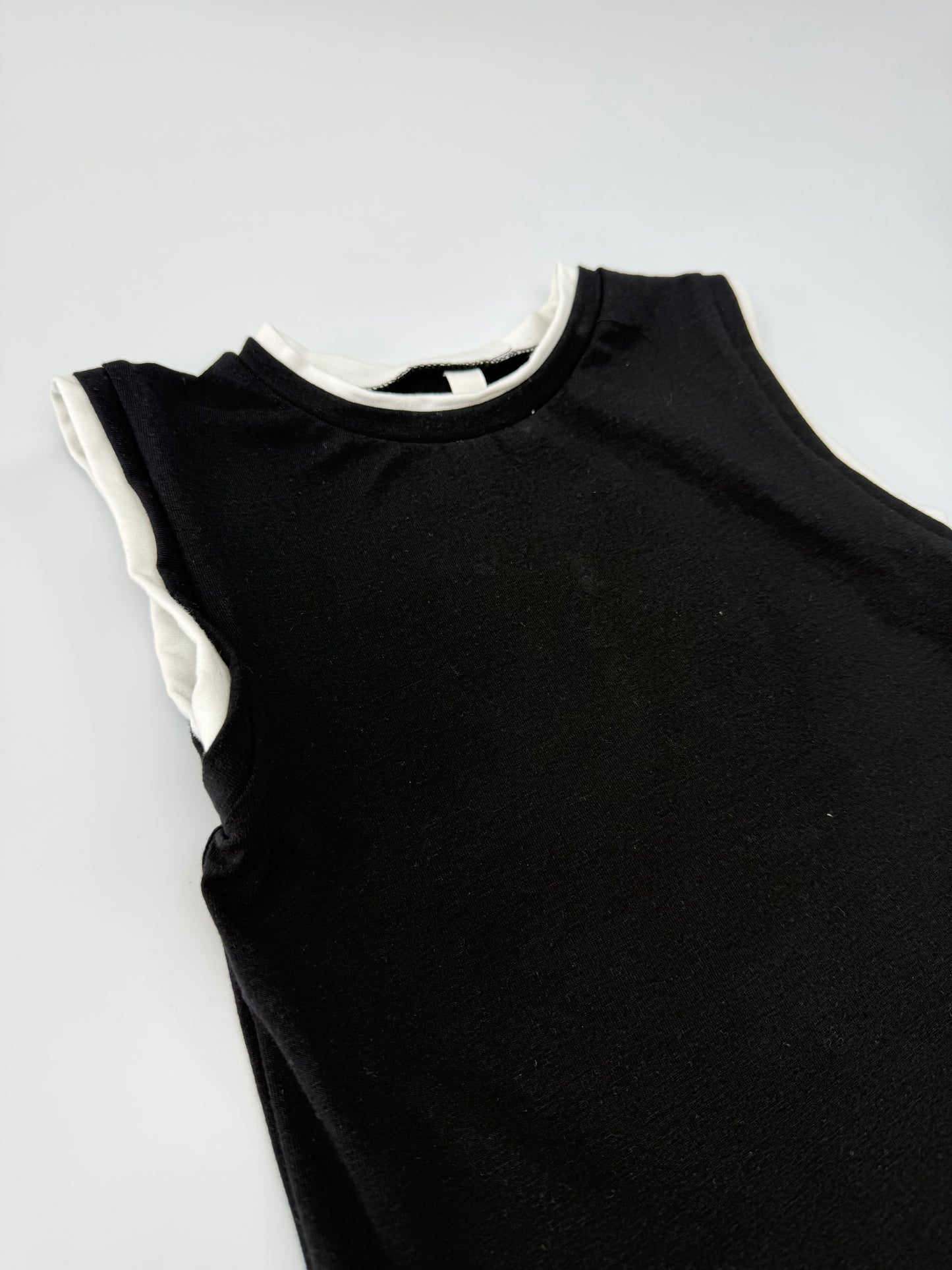 Color Blocked Sleeveless Top-Black