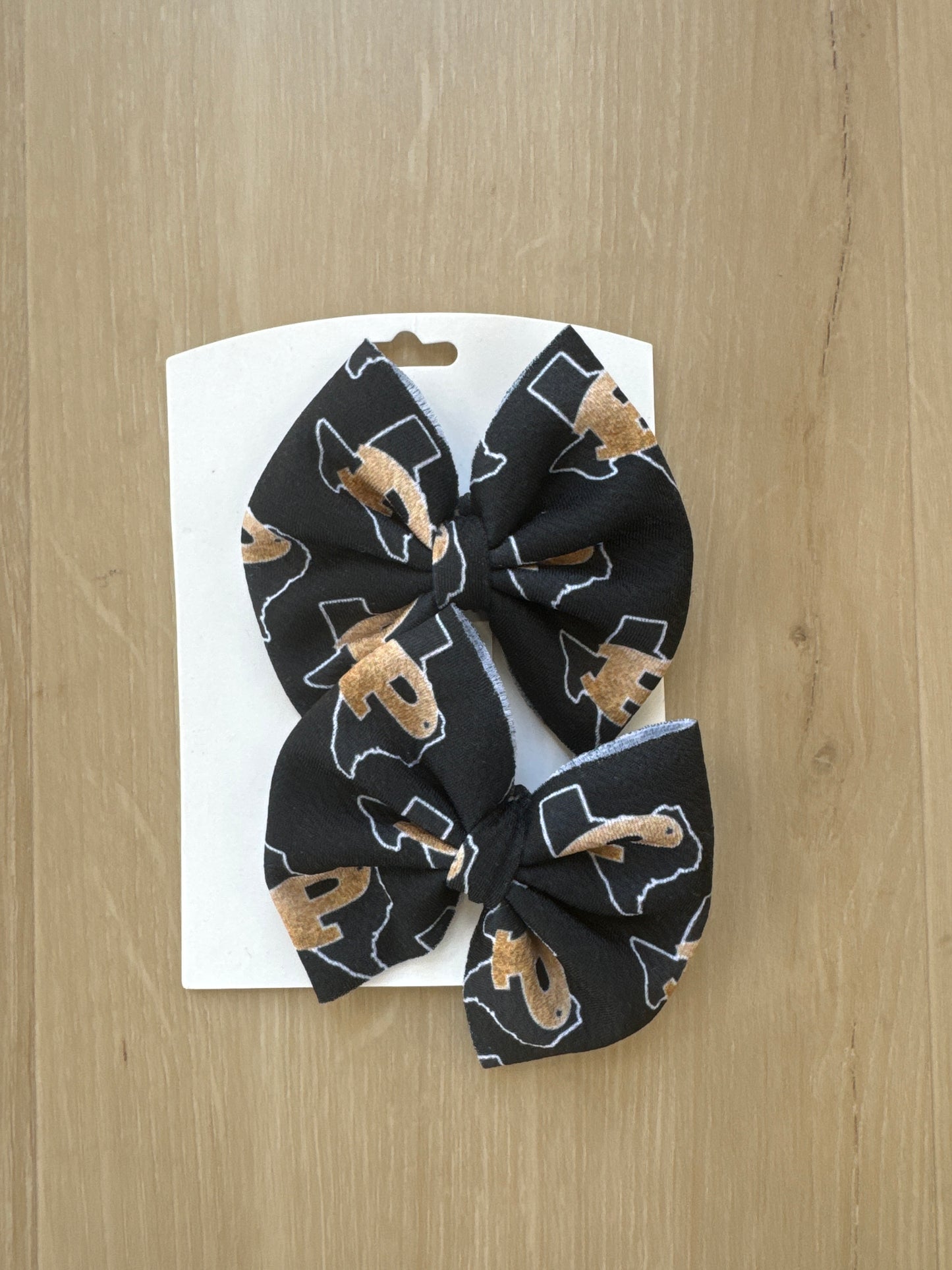 Pirates Piggie Bows